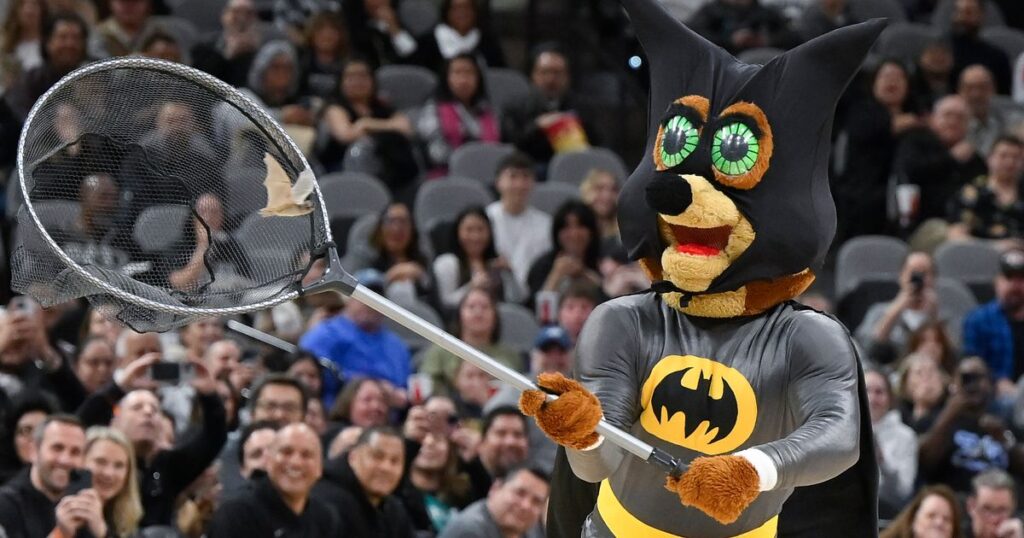 San Antonio Spurs Mascot Saves Game By Capturing Bat With Net
