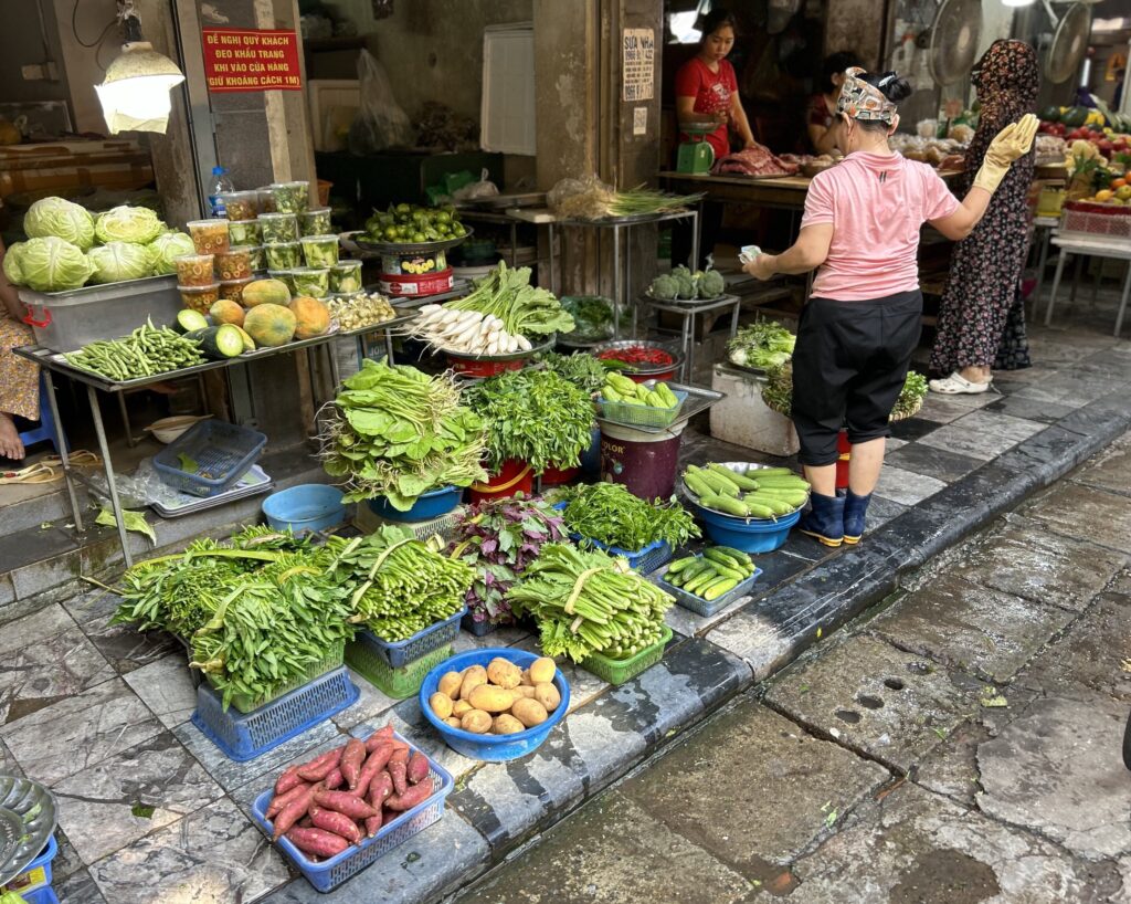 Using free Wi-Fi to unravel the pandemic's impact on traditional wet markets in Hanoi