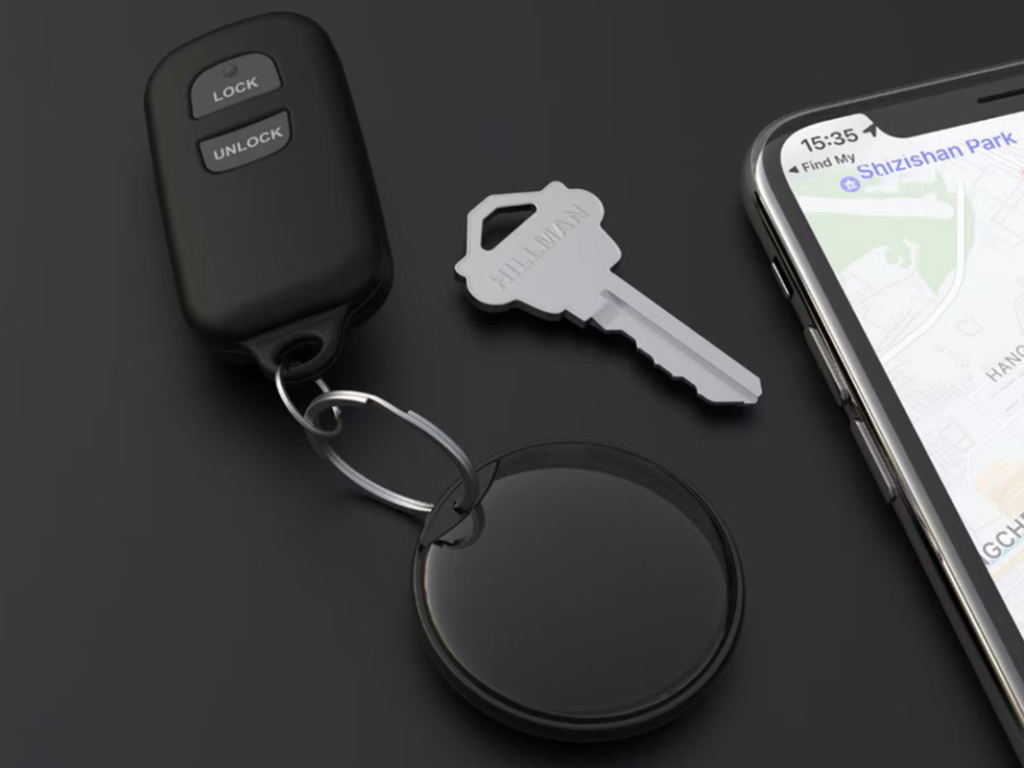 A Smart GPS tracker attached to a pair of keys.
