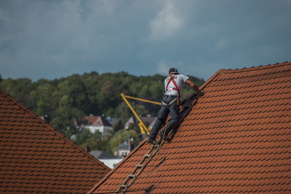 Why poor sleep quality can be a matter of life and death for migrant roofers