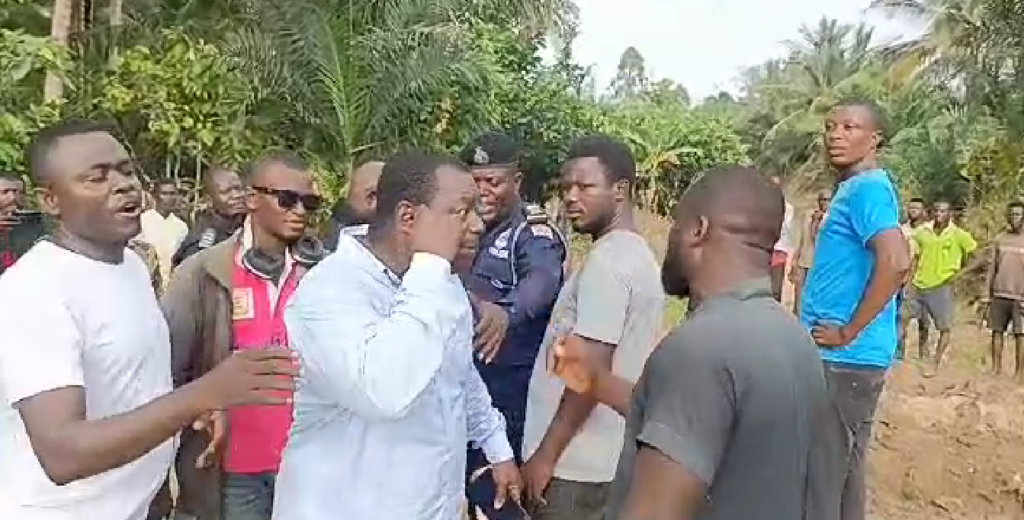 NDC and NPP supporters clash over bridge construction at Awutu Akomatom