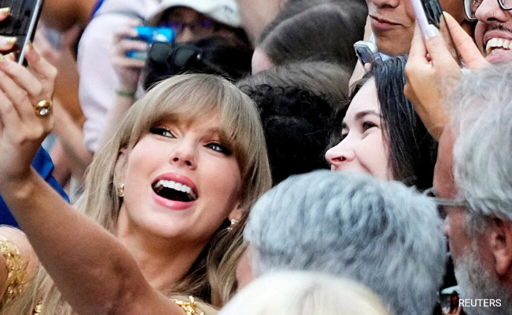 16-Year-Old Taylor Swift Fan Dies En Route To Pop Star