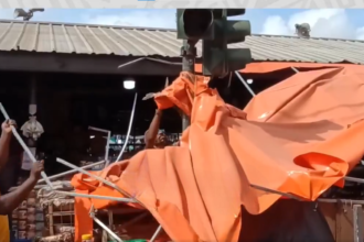 Kasoa: Traders’ canopy under traffic light demolished after viral video (watch)