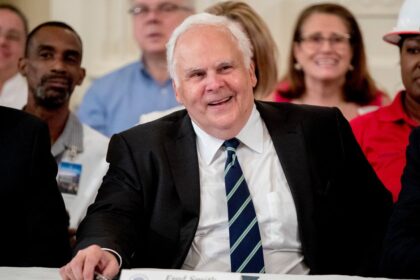 FedEx Founder Fred Smith, A Marine Corps Veteran Who Revolutionized Package Delivery, Dies At 80