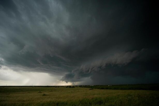 Thunderstorms with large hail, damaging winds expected Monday